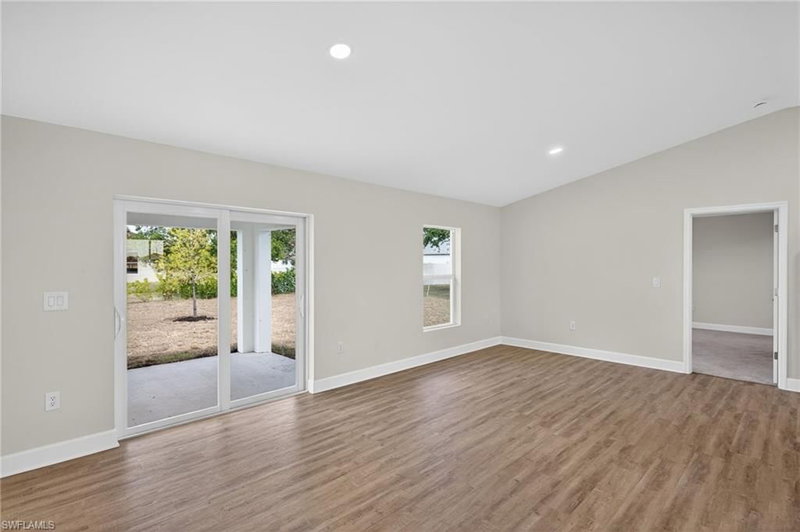702 Douglas CIR photo 3