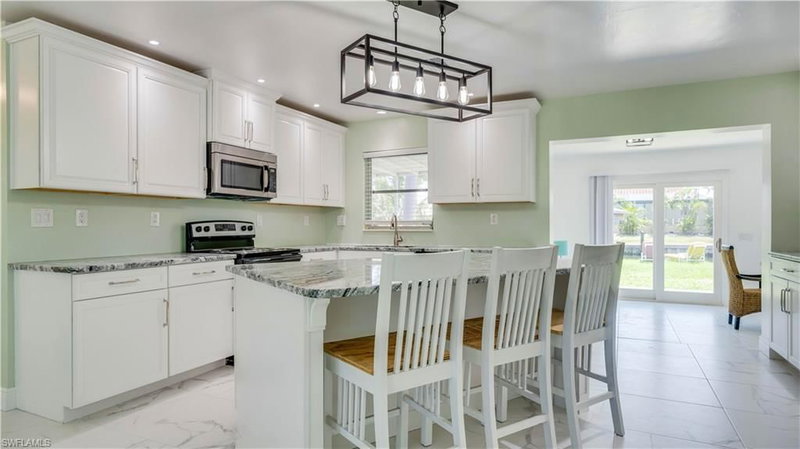 2708 Mangrove ST photo 3