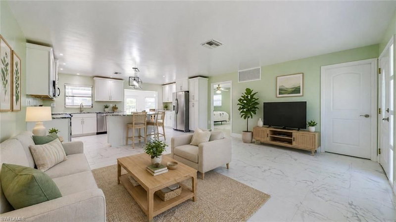 2708 Mangrove ST photo 4