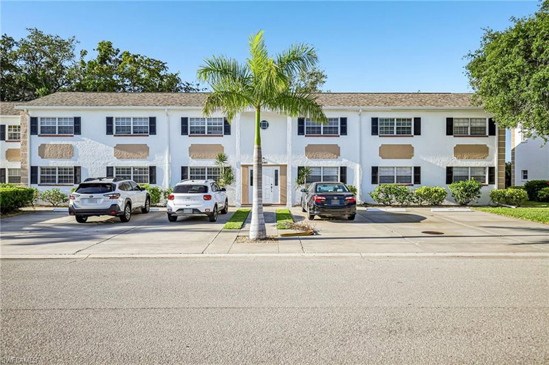 1514 Edgewater CIR photo 1
