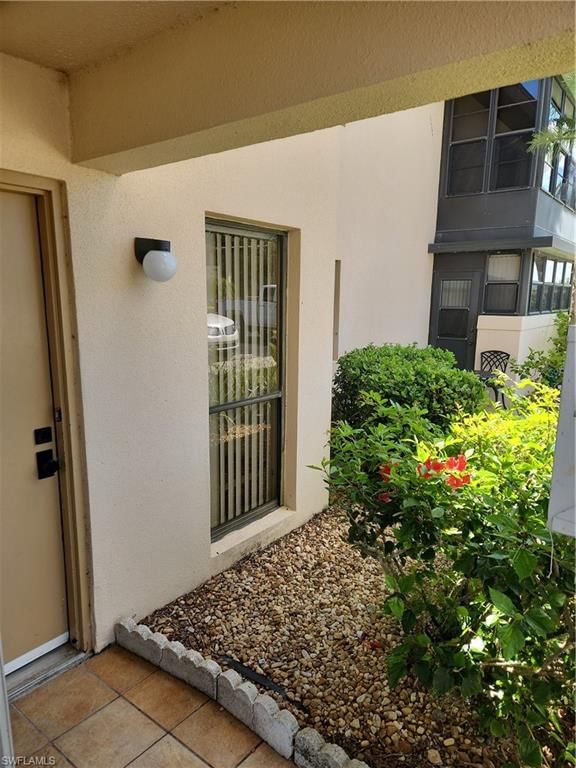 1064 Villa DR photo 3