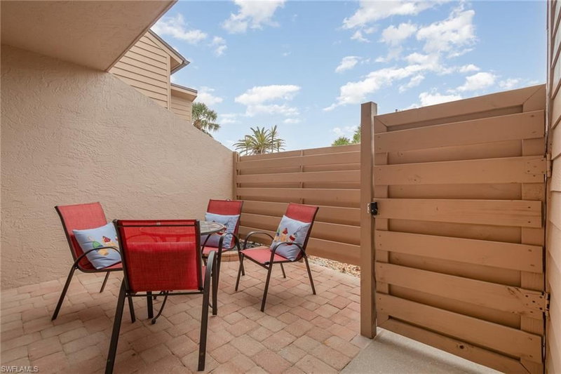 898 Buttonwood DR photo 3