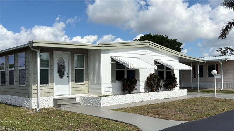 748 Park AVE photo 1