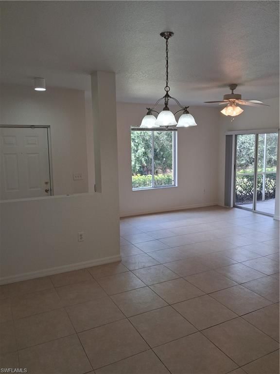 6361 Aragon WAY photo 4
