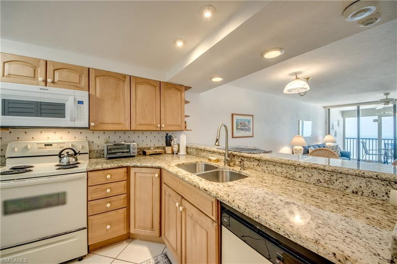 6400 Estero BLVD photo 4