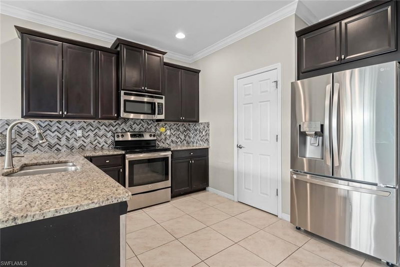 10864 Alvara WAY photo 4
