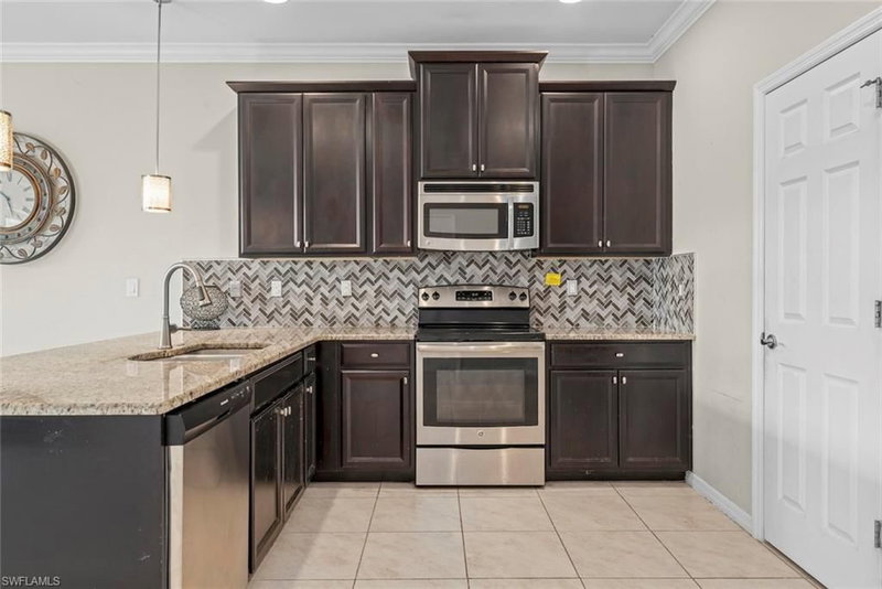 10864 Alvara WAY photo 5