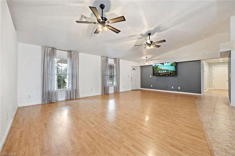 7764 14th PL photo 4