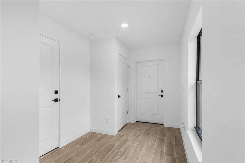 434 Parkdale BLVD photo 4