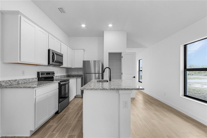 434 Parkdale BLVD photo 5