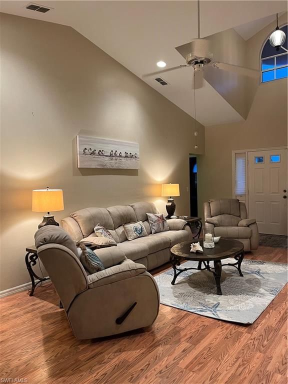 3289 Clubview DR photo 4