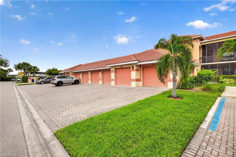 13710 Julias WAY photo 3