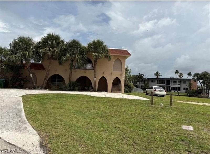 5101 Manor CT photo 1