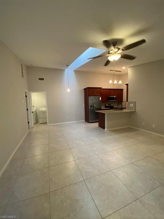 1425 51st LN photo 3