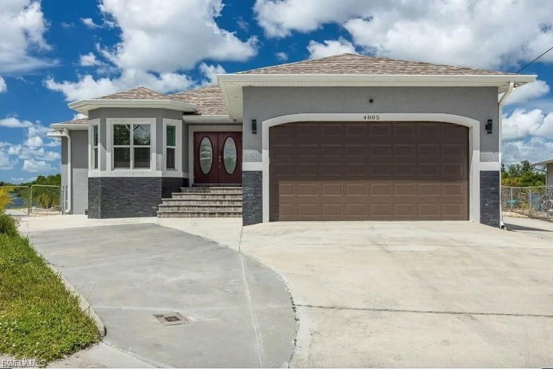 4885 Riverside DR photo 1