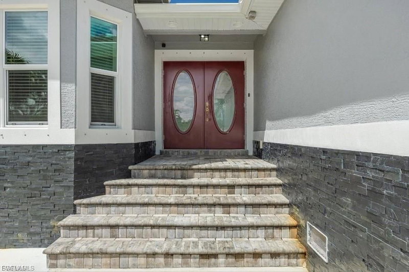 4885 Riverside DR photo 3