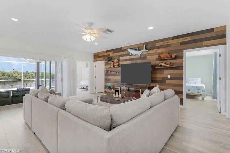 4885 Riverside DR photo 4