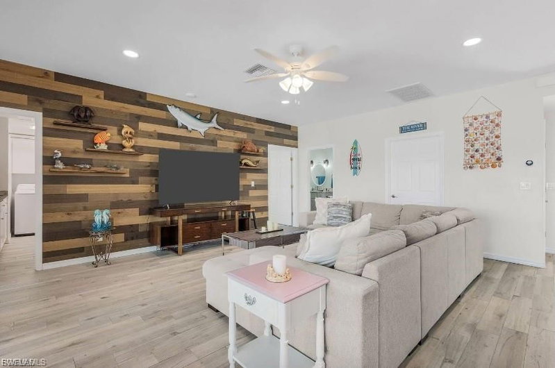 4885 Riverside DR photo 5