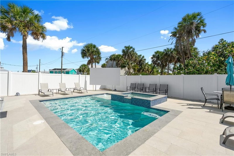5335 Estero BLVD photo 3