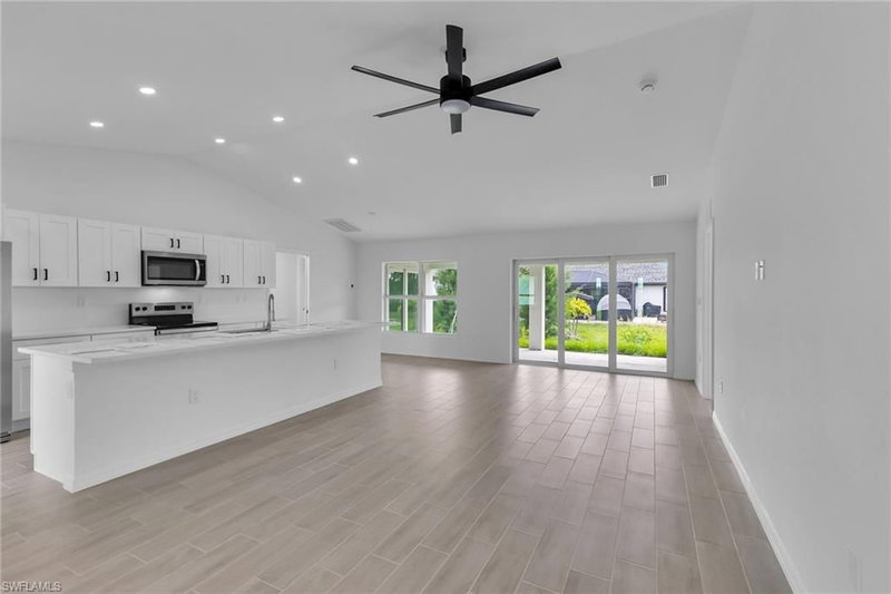 2221 43rd AVE photo 4