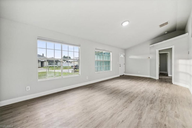 2701 8th CT photo 2