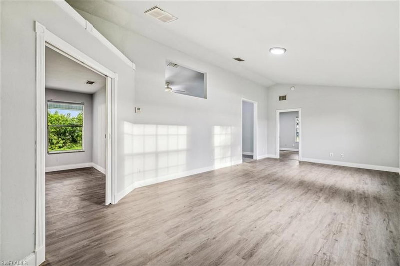 2701 8th CT photo 4