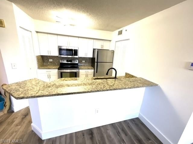 8870 Colonnades CT W photo 4