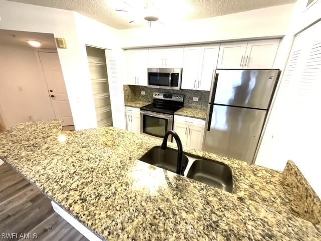 8870 Colonnades CT W photo 5