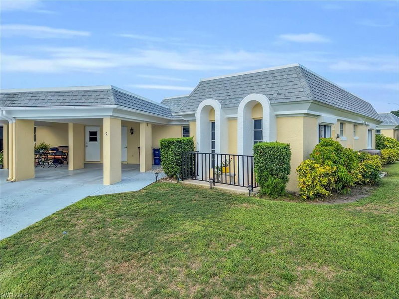 9 Regency CT photo 3