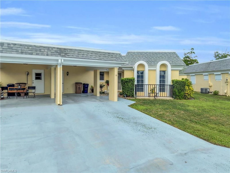 9 Regency CT photo 4