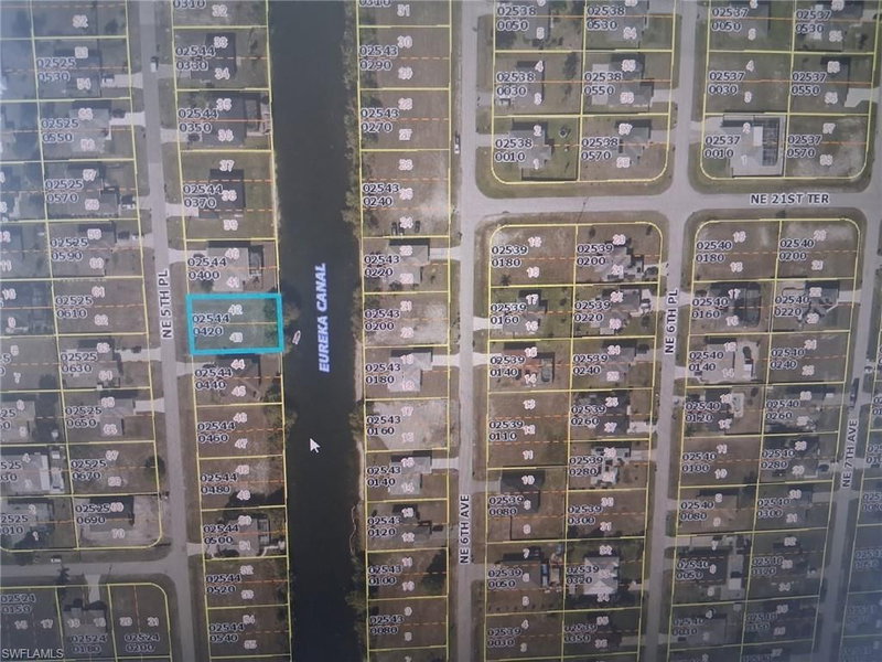 2033 5th PL photo 1