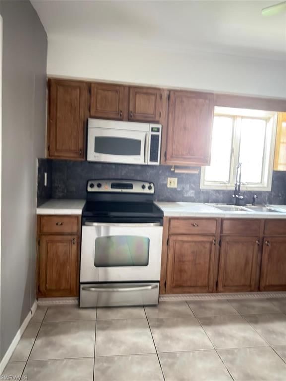 200 Arthur AVE photo 5