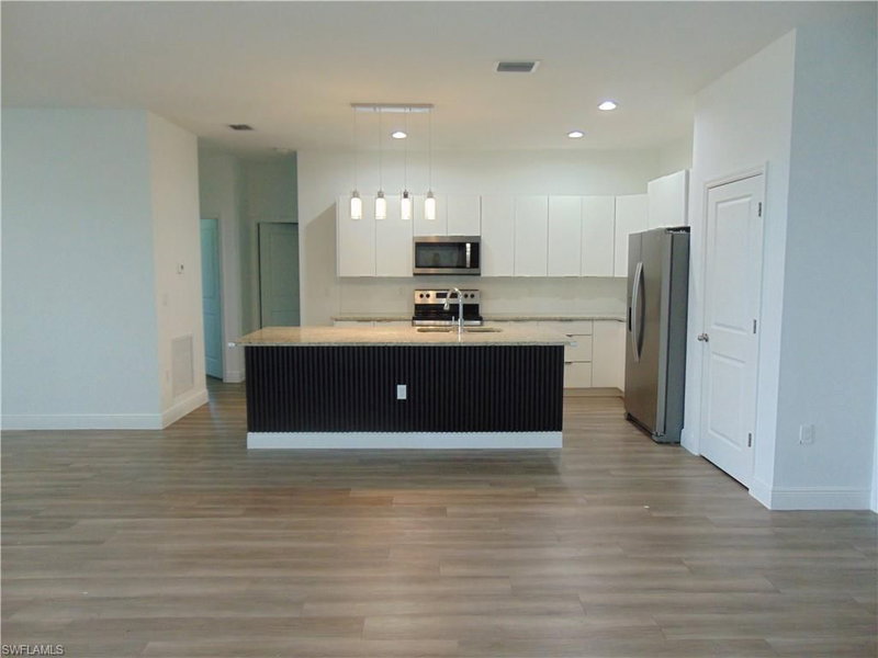 9020 Castle CIR photo 4