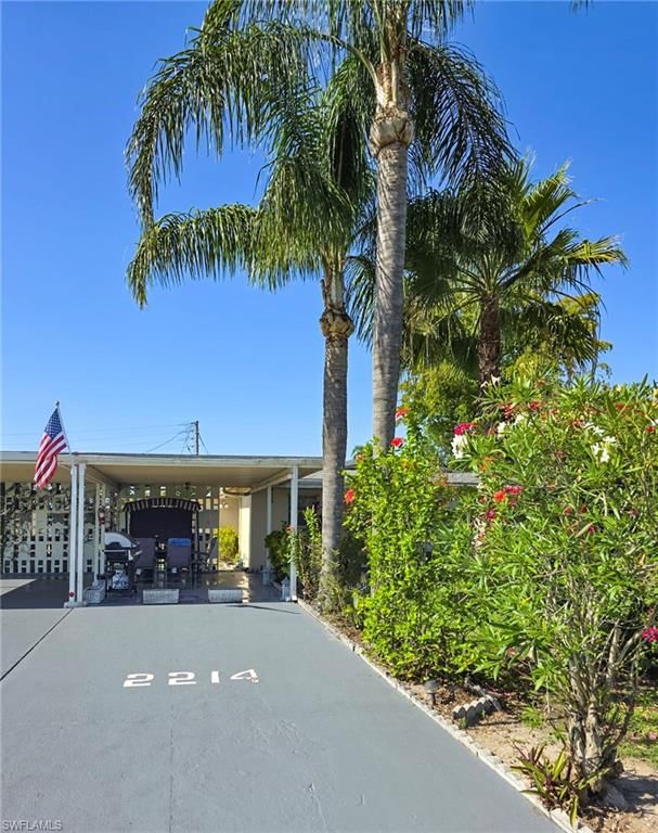 2214 Gladiola DR photo 3