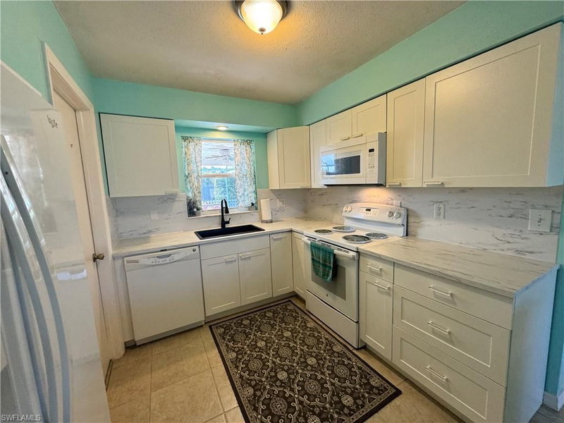 1027 17th AVE photo 4