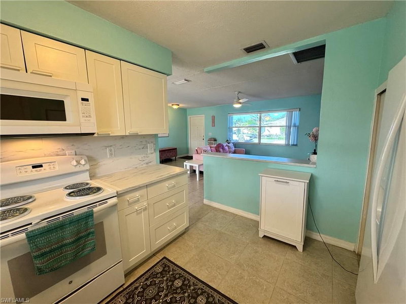 1027 17th AVE photo 5