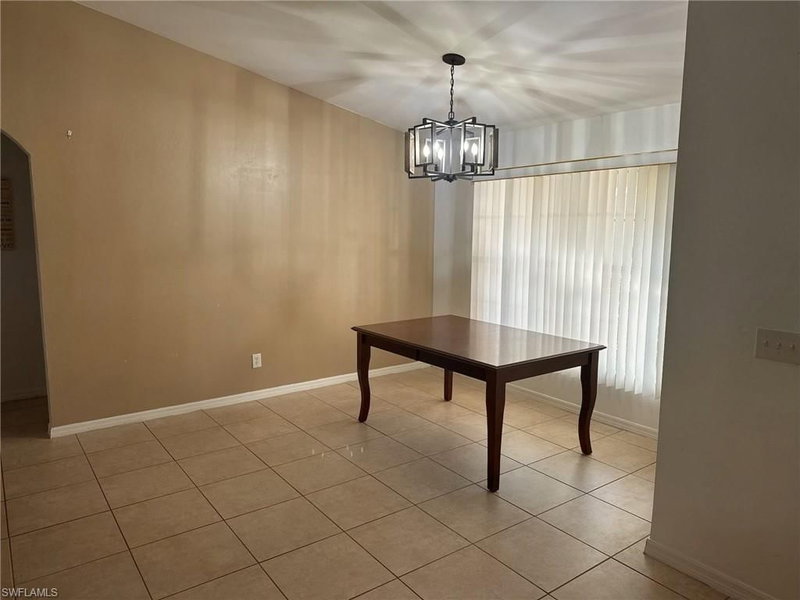 1114 Barfield ST E photo 4