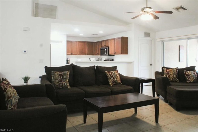 1114 Barfield ST E photo 5