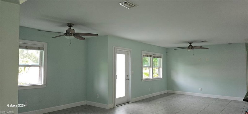 1626 Grace AVE photo 2