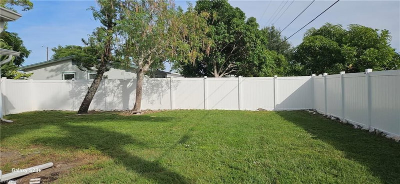 1626 Grace AVE photo 3