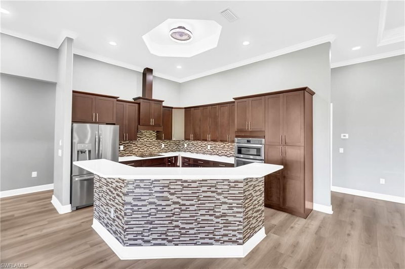 1109 Rush AVE photo 5