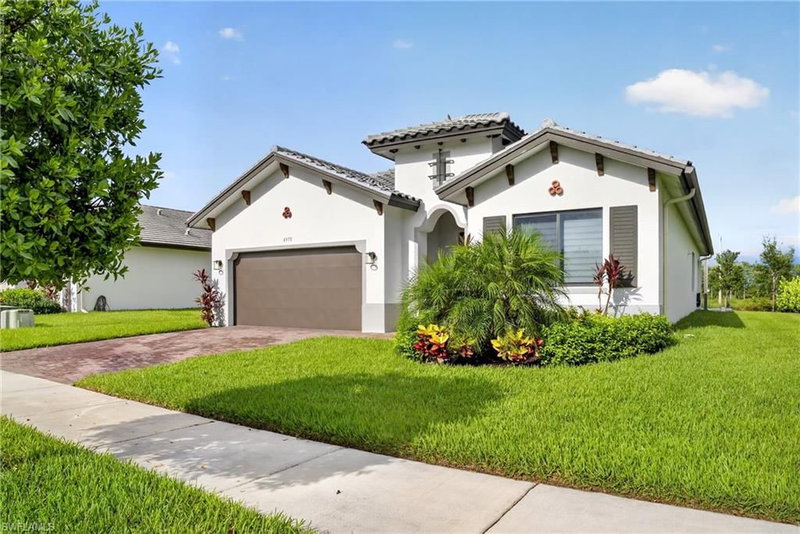 4978 Jovanne ST photo 2