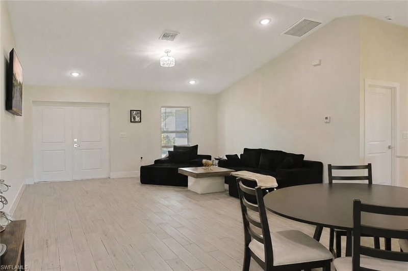 2115 Bahama AVE photo 5
