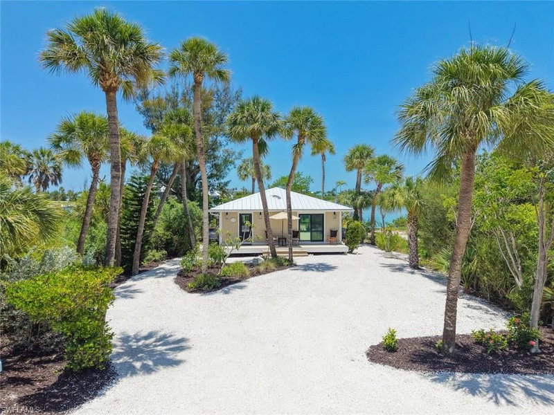 2539 Coconut DR photo 1