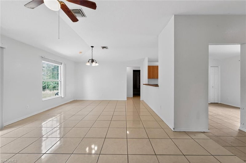 446 Windermere DR photo 4