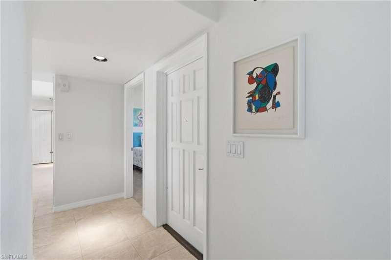 4933 Triton CT W photo 3