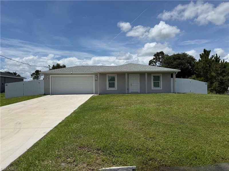 557 Oakshire LN photo 1