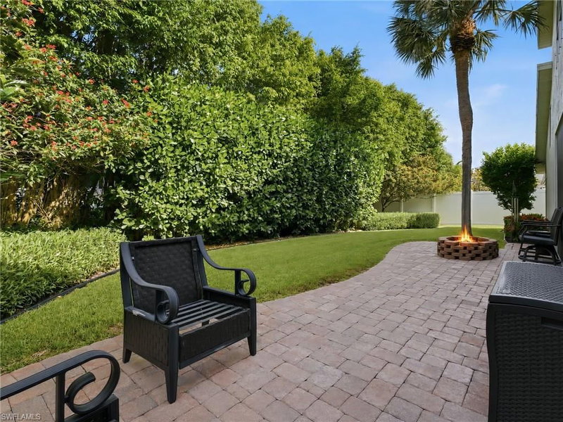 193 Skipping Stone LN photo 2