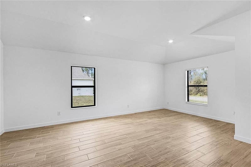 842 Gedeon RD photo 5
