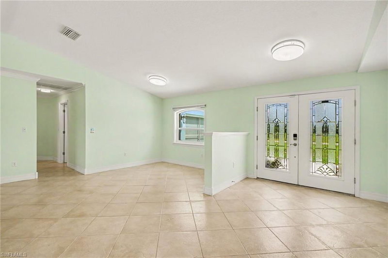 12001 Kingsway CIR photo 3